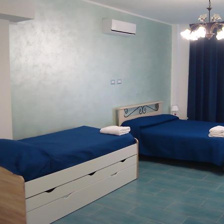 Guest House Mare E Luna Fiumefreddo Bruzio Exteriör bild