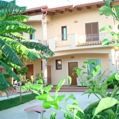 Guest House Mare E Luna Fiumefreddo Bruzio Exteriör bild