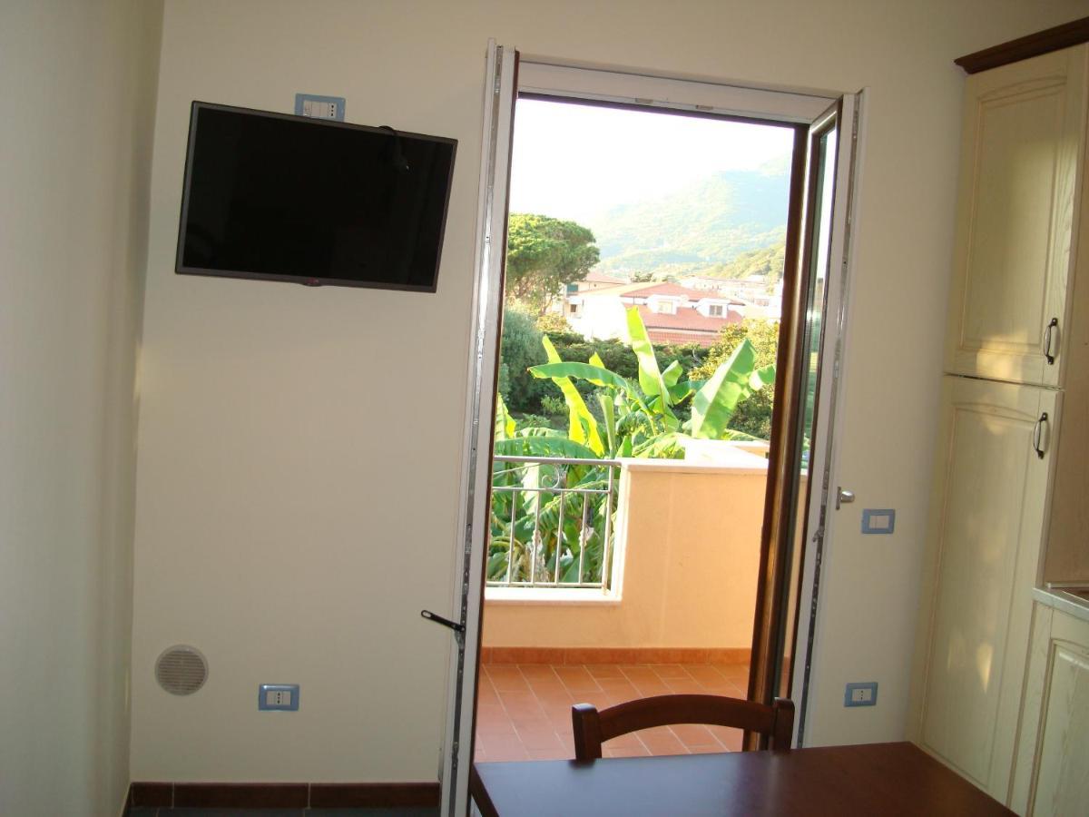 Guest House Mare E Luna Fiumefreddo Bruzio Exteriör bild