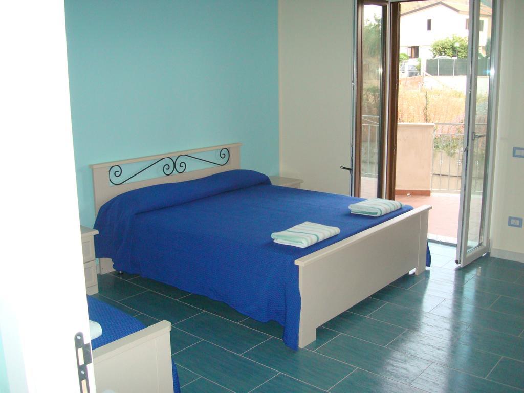 Guest House Mare E Luna Fiumefreddo Bruzio Rum bild