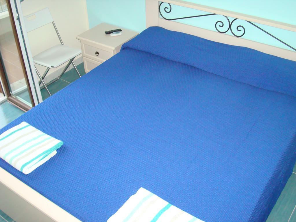 Guest House Mare E Luna Fiumefreddo Bruzio Exteriör bild