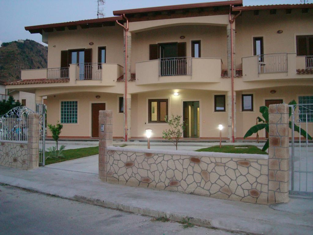 Guest House Mare E Luna Fiumefreddo Bruzio Exteriör bild