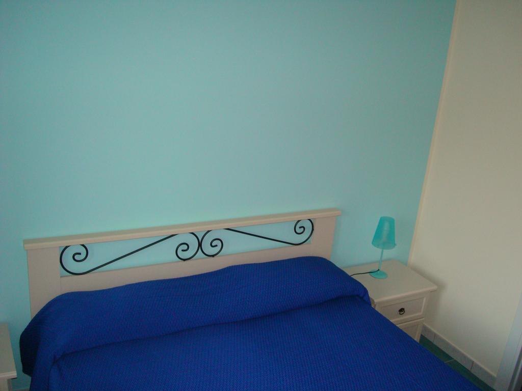 Guest House Mare E Luna Fiumefreddo Bruzio Rum bild