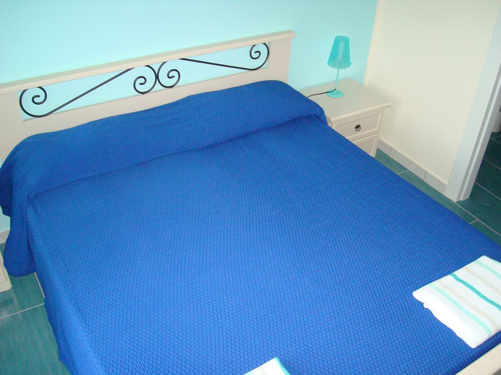 Guest House Mare E Luna Fiumefreddo Bruzio Rum bild