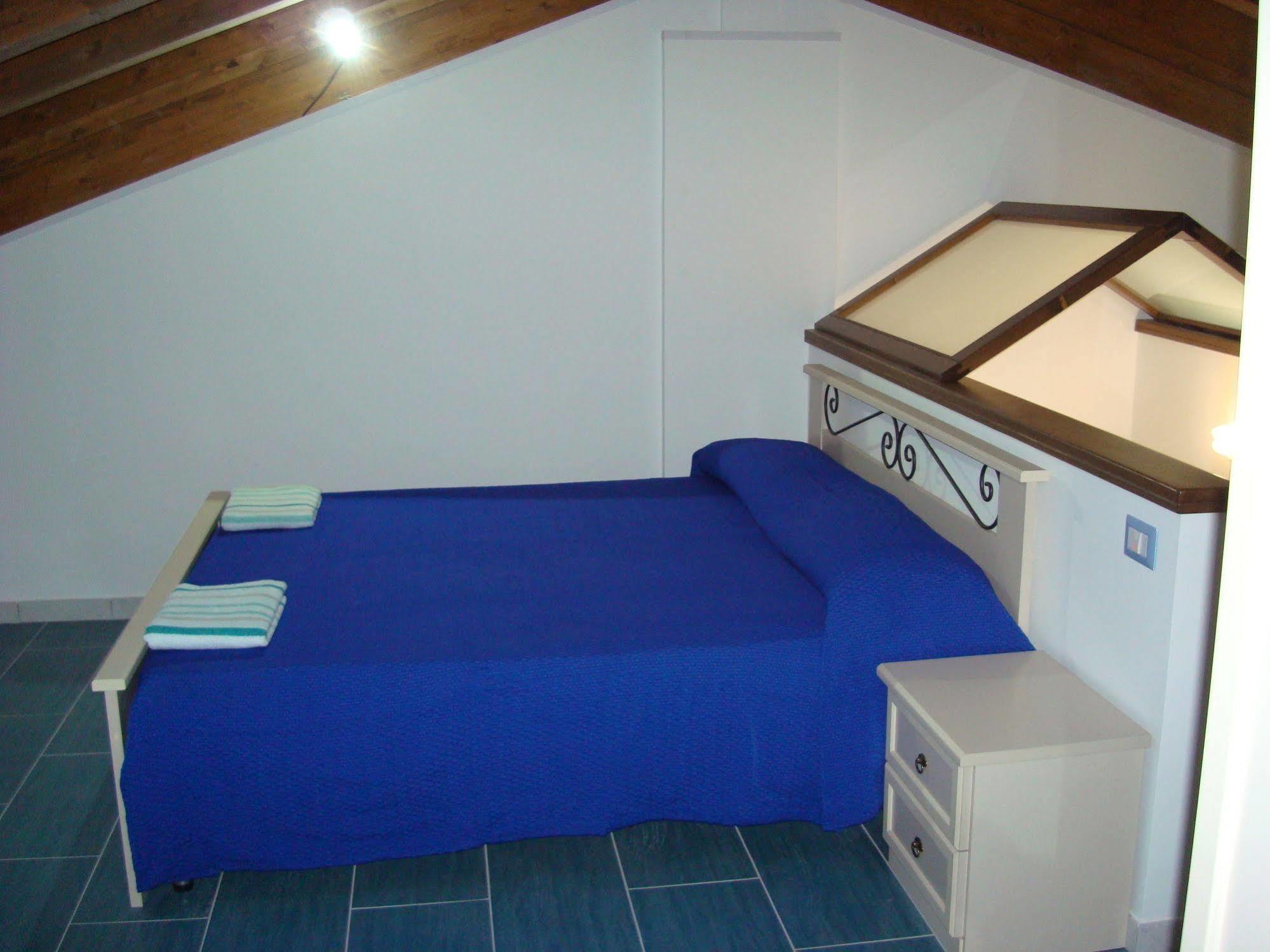 Guest House Mare E Luna Fiumefreddo Bruzio Exteriör bild