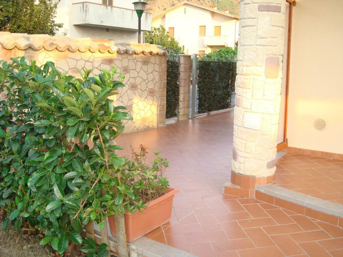 Guest House Mare E Luna Fiumefreddo Bruzio Exteriör bild